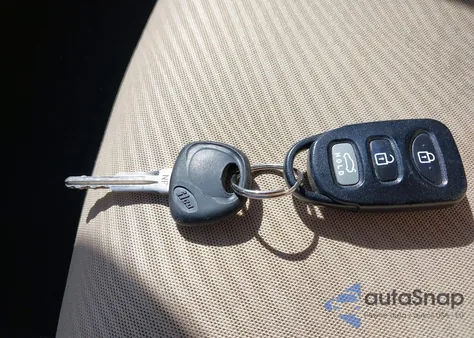 2013 Hyundai Elantra Gls z USA, uszkodzony, nr VIN KMHDH4AE5DU805207